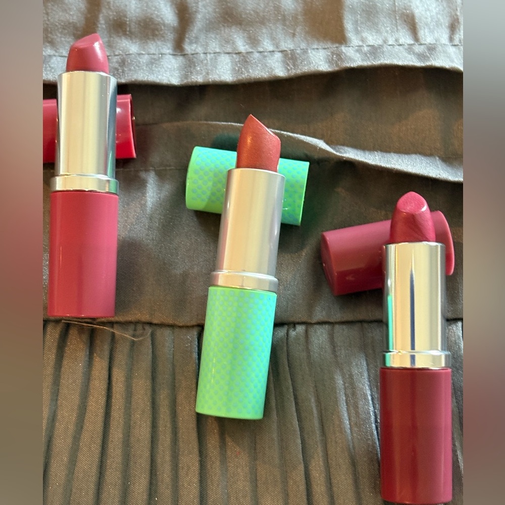 Clinique Pop Lipcolor Lipstick Set of 3 
Full Size New!!!